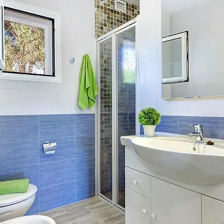 Ginevra Villa *